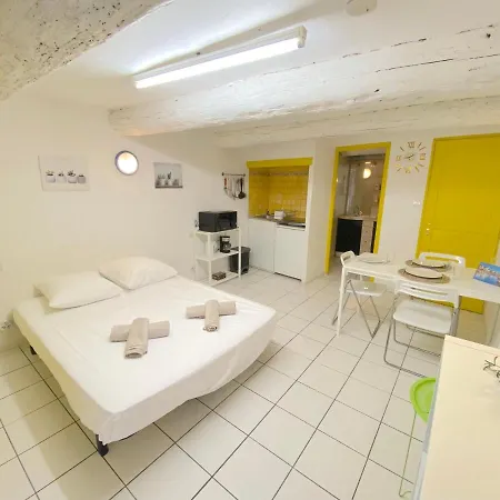 Studio A 20 Metres Du Port Apartment *