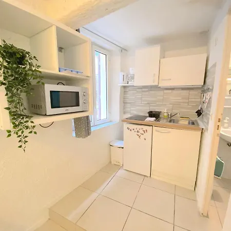 Studio A 20 Metres Du Port Apartment